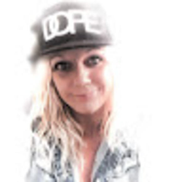 Meet your Posher, Tiffany - Picture 1 of 1